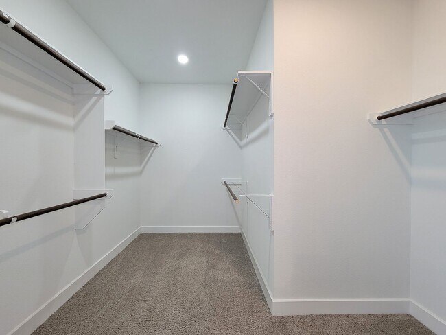 Building Photo - Very functional floor plan, has game room/home office, covered back patio on a big lot. Primary o...