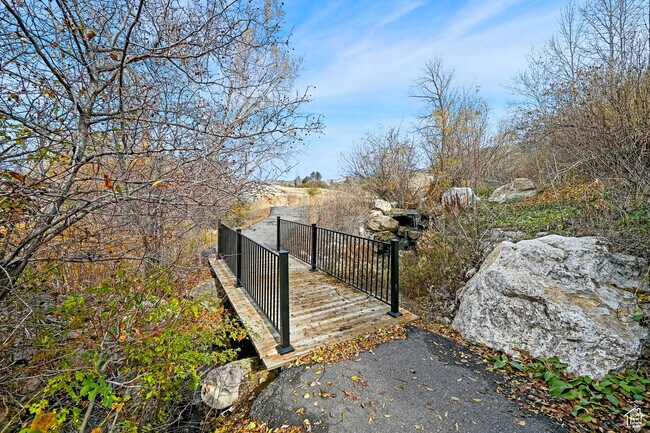 Building Photo - 3521 N Fox Run Dr