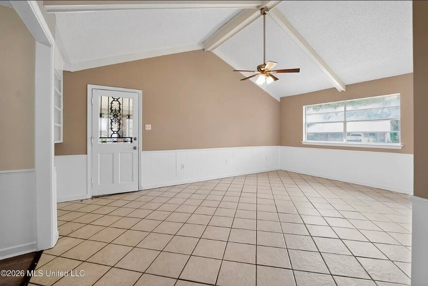 Building Photo - 148 York Dr