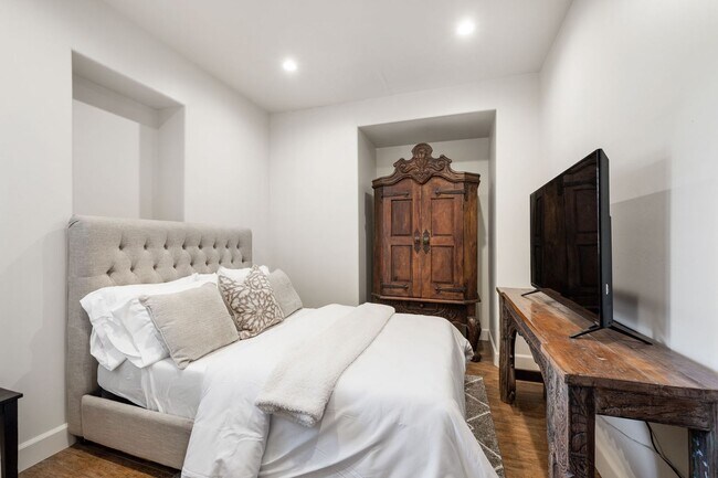 Building Photo - AVAILABLE NOW - Furnished Luxury Wine Coun...