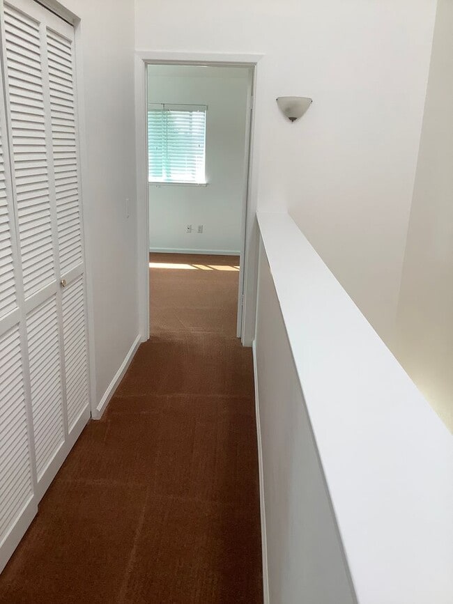 Building Photo - Updated 2 bedroom, 2 1/2 bathroom townhouse in downtown Sebastopol