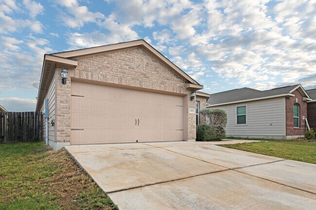 Building Photo - Luckey Ranch Single Story 3 bedroom with d...