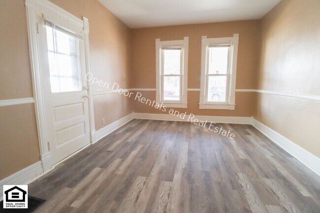 Building Photo - 304/306 S Guilford St