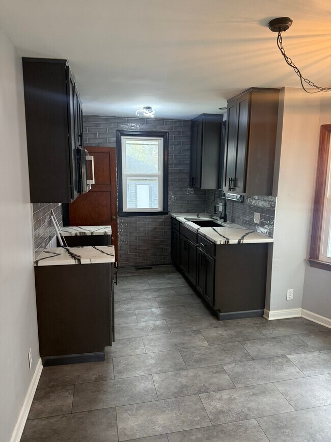 Building Photo - 1050 Bulen Ave