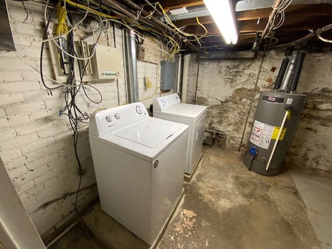 Building Photo - W 8th 417-419 NCR