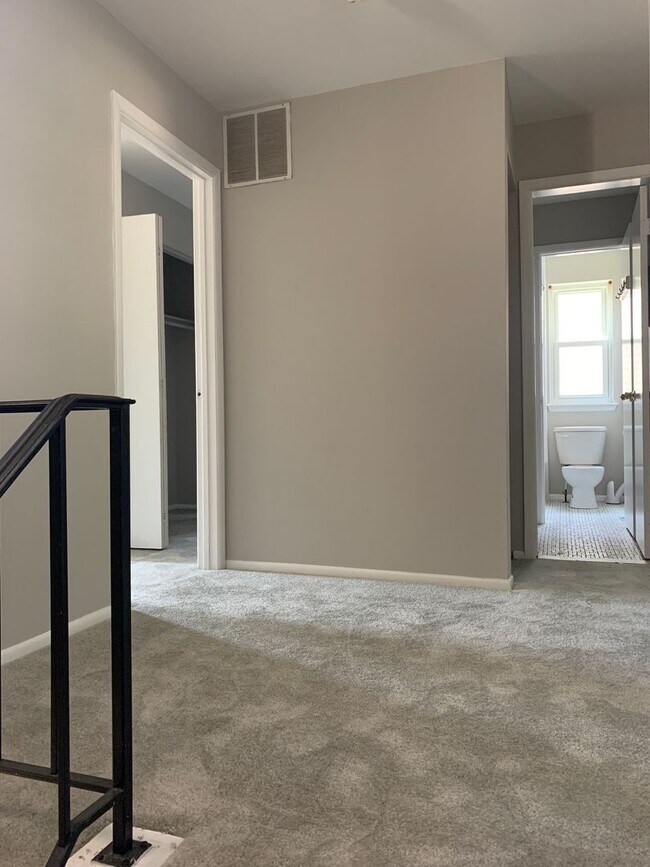 Building Photo - 3 Bedroom, 2.5 Bath single family home. Fenced yard with shed. New carpet and paint. Formal dinin...