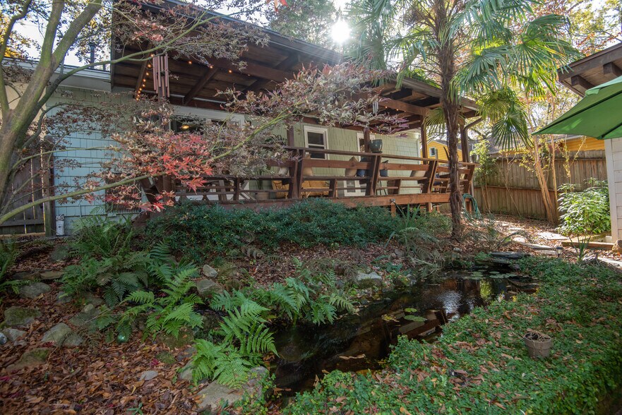 Primary Photo - 1096 Oakfield Dr SE