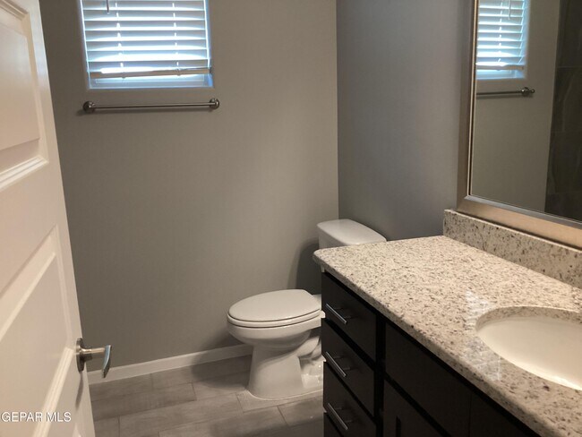 Building Photo - 116 Sarah Trl