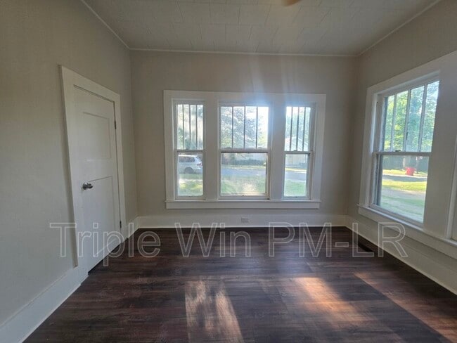 Building Photo - 609 N Morrill St