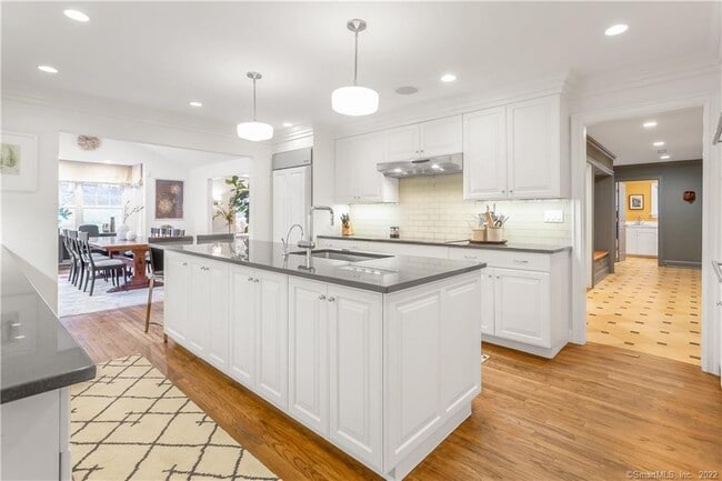 Building Photo - 6 Searles Rd