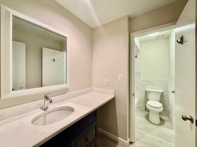 Building Photo - 781 Spinnaker Ct