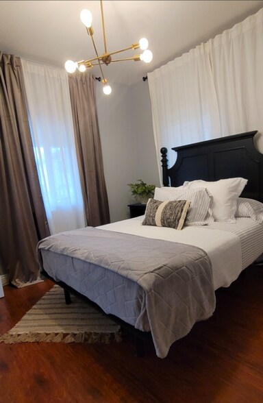 Building Photo - 2831 42nd St