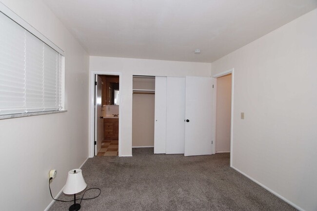 Building Photo - 3 bedroom 2 bathroom Single Family Home