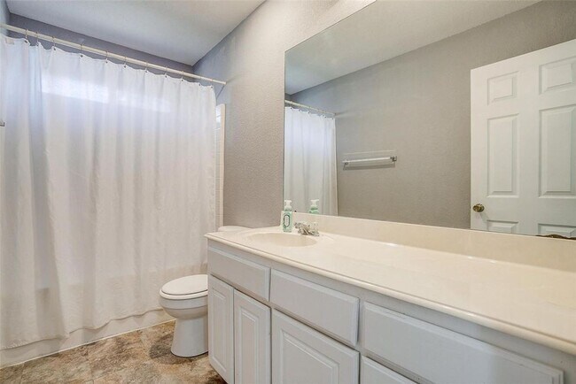 Building Photo - 578 Tanglewood Dr