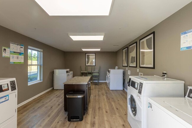 Building Photo - Clemons Greene