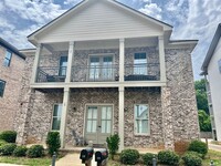 Building Photo - Spacious 5 Bedroom 5.5 Baths Available Aug...