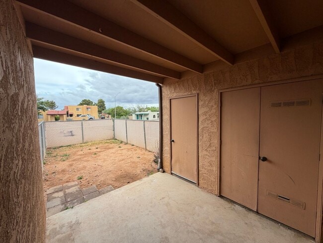 Building Photo - FRESHLY REMODELED!