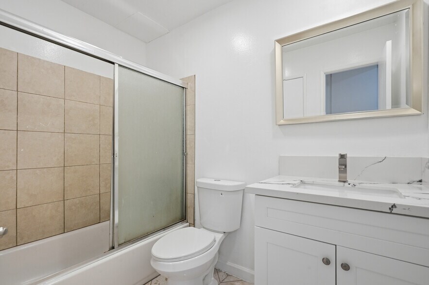 Building Photo - 7924 Woodman Ave