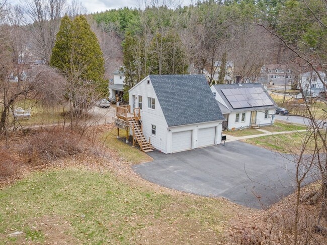 Building Photo - 212 Gilsum St