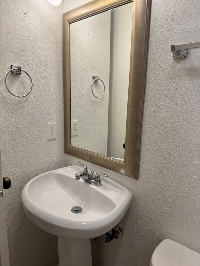 Building Photo - 10811 Richmond Ave.