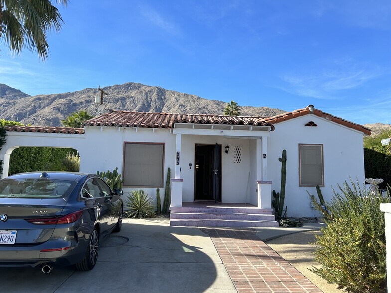 Building Photo - 545 S Calle Santa Rosa