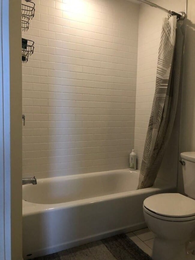 Building Photo - 1BR/1BA Available Now!! Partially Furnished - Great Portland Location!!