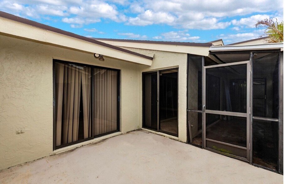 Building Photo - 161 Meadows Dr