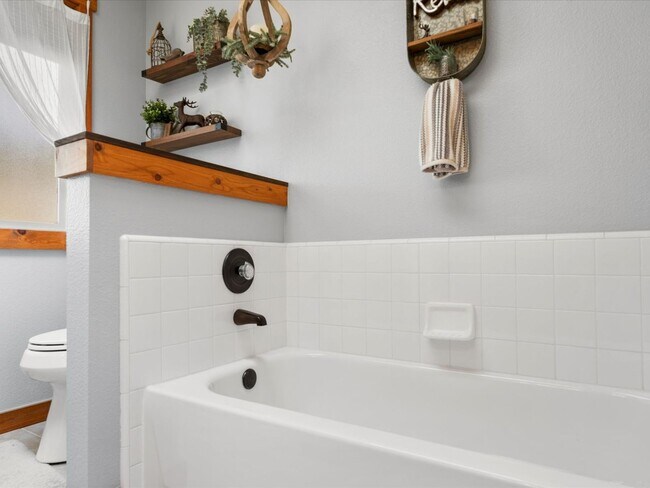 Building Photo - Spacious Single-Level Home in Wilderness Ranch