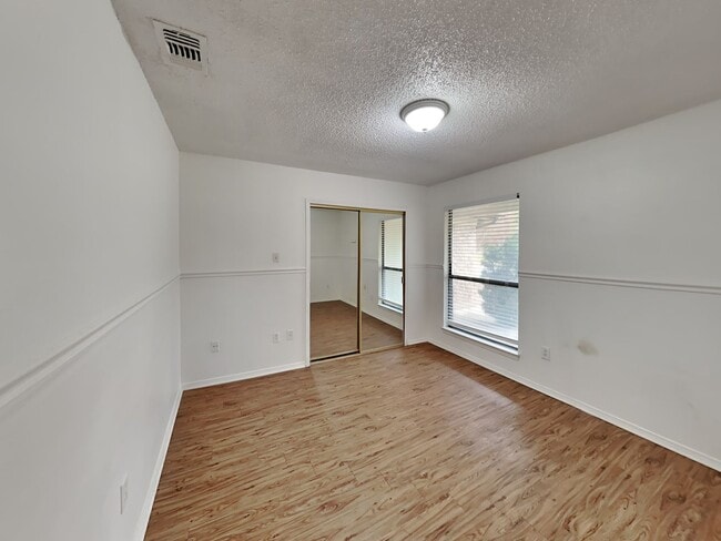 Building Photo - 3033 Mossy Oak Ln