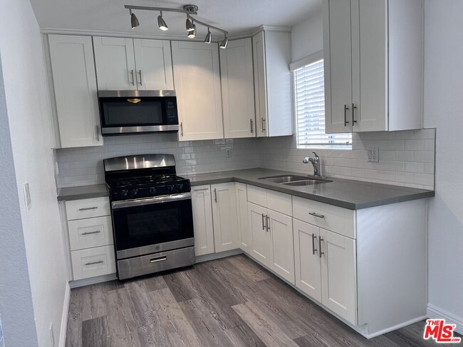 Building Photo - 1556 W 227th St