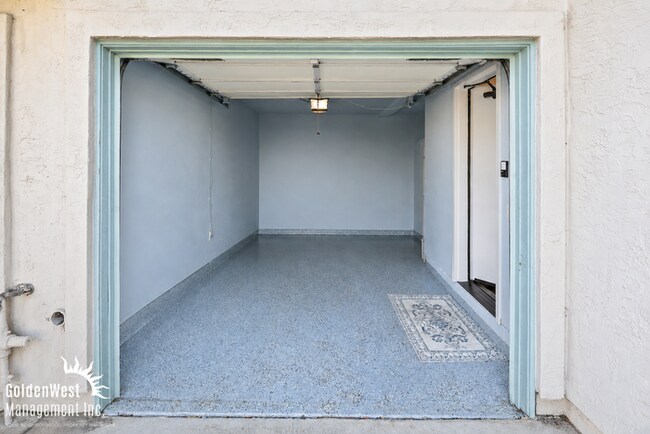 Building Photo - Bright and Modern 2Bdm 2Ba Townhome with Private Patio in Scripps Ranch!