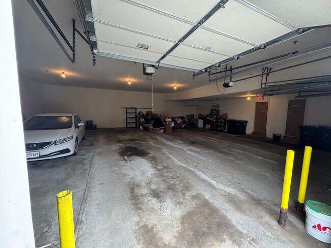 Building Photo - 17 Main St