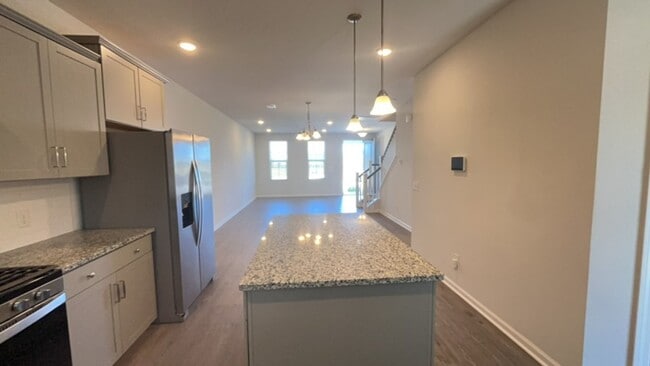 Building Photo - Stunning 2 Bed 2.5 Bath Townhome!