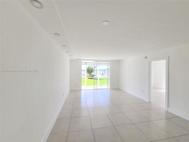 Building Photo - 3010 Marcos Dr