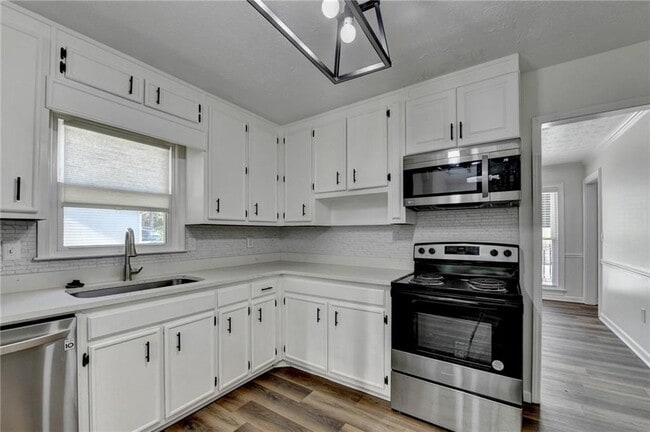 Building Photo - 1530 Plunketts Rd