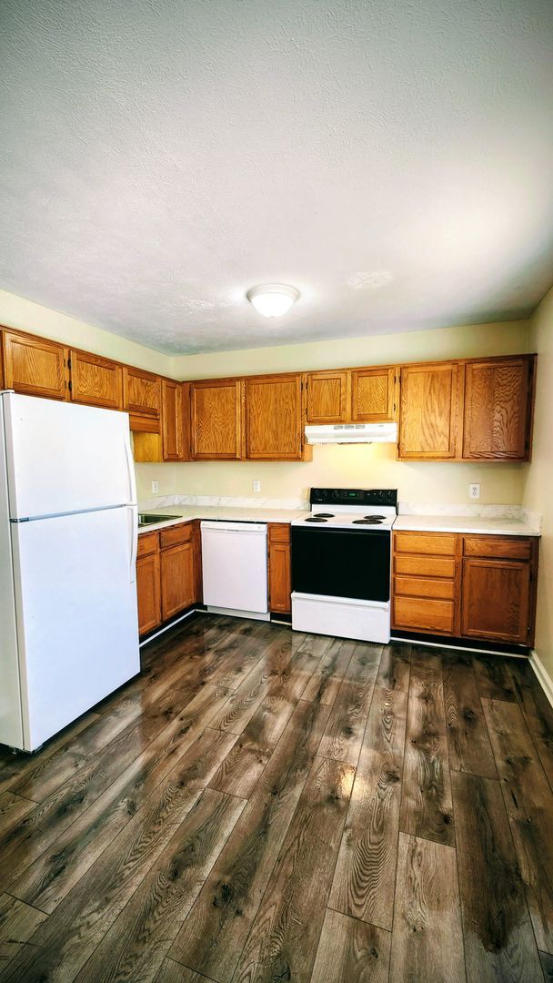 Building Photo - 104 Martin Ct