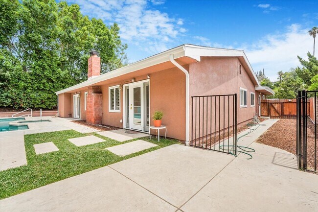 Building Photo - 7365 Pomelo Dr
