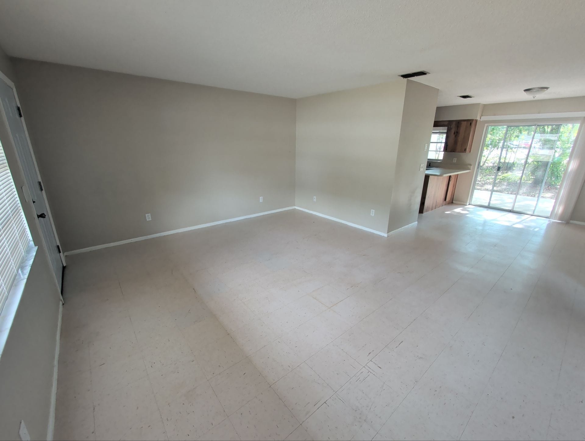 Building Photo - 2352 S Sandburg Pt