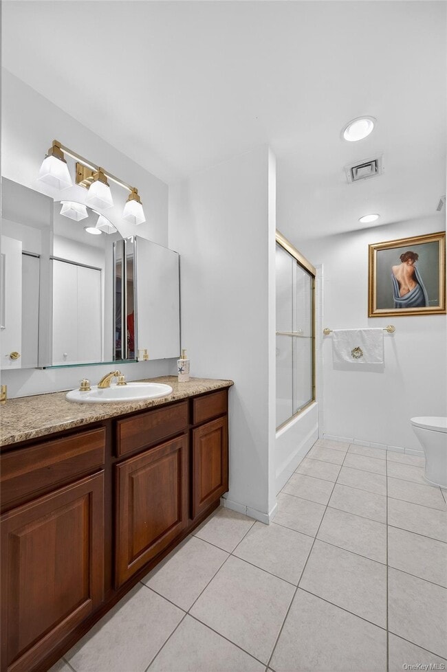 Building Photo - 242 Maple Ave