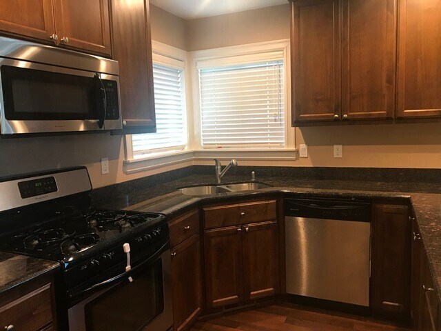 Building Photo - 3Bd/2Ba Single Story House - Available to View!