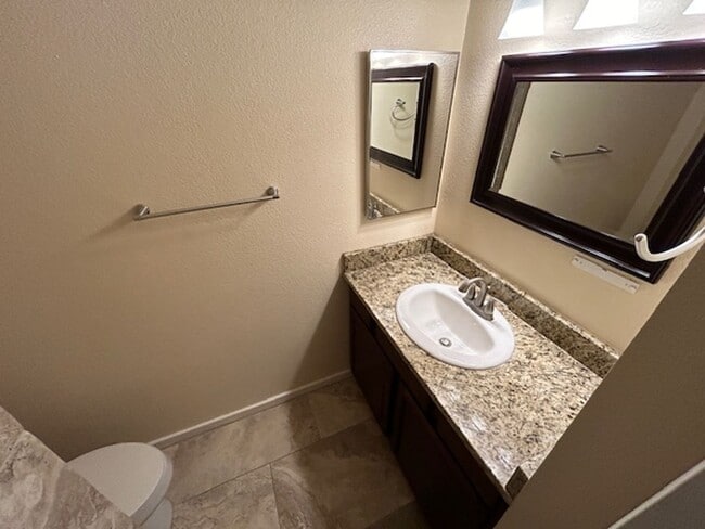 Building Photo - 1634 W Village Way