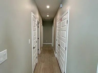 Building Photo - 705 Deanne Dr