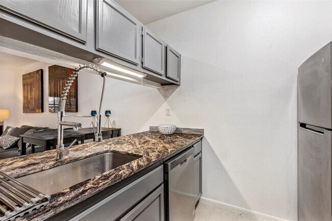 Building Photo - 2121 El Paseo St