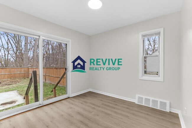 Building Photo - 131 Doremus Ave