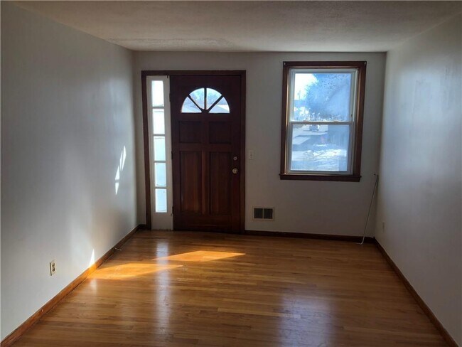 Building Photo - 30 Wakefield St