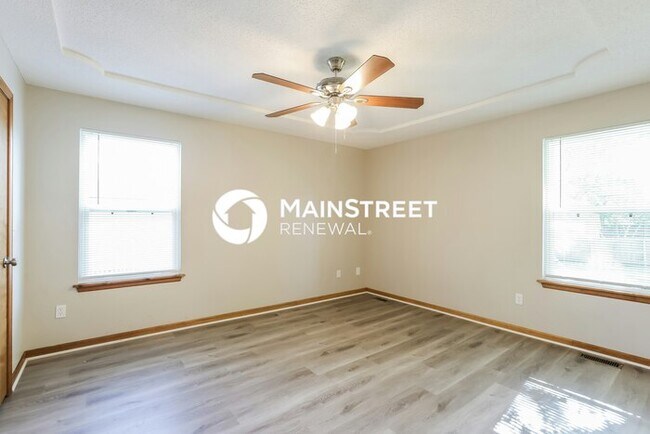 Building Photo - 3 Bedroom Pet-Friendly Home in Belton, MO with Main Street Renewal
