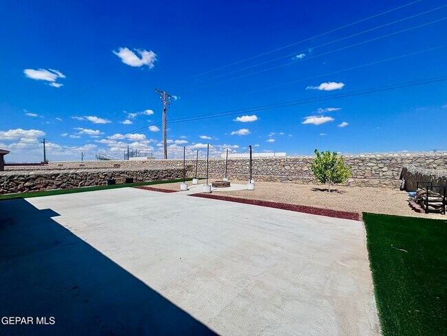Building Photo - 14433 Sabio