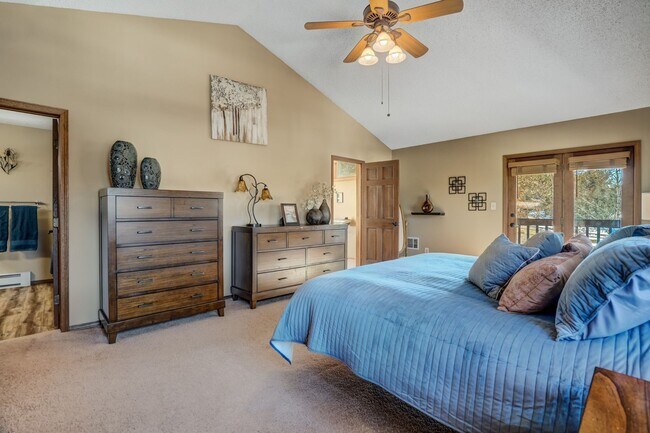 Building Photo - Stunning two-story home in Woodland Park