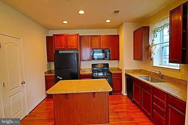 Building Photo - 7200 Phelps Hill Ct