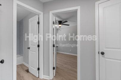 Building Photo - 400 Gallery Ln